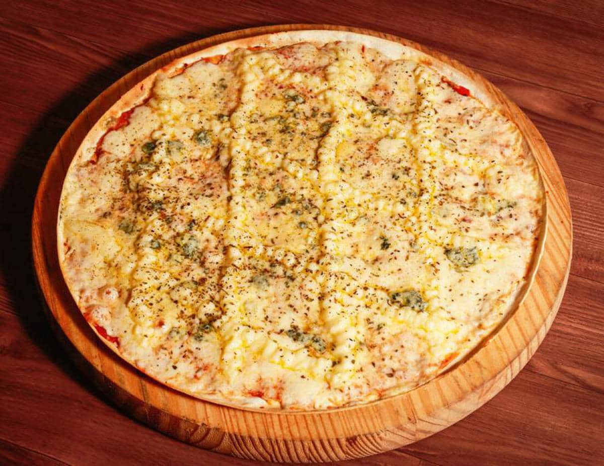 Queijo representa 14% do consumo global lácteo; Confira receita da pizza de 4 queijos da Borda & Lenha