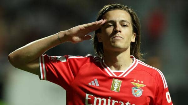 VÍDEO: Carreras estreia-se a marcar pelo Benfica em Faro