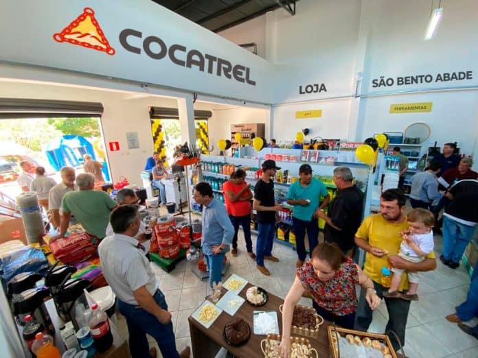 Cocatrel fortalece vínculo com agricultores locais, com a inauguração da nova loja agropecuária em São Bento Abade