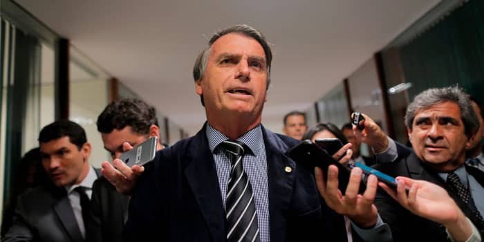 De volta ao Brasil Bolsonaro elogia oposicao no Congresso
