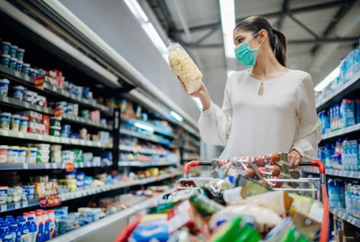 Consumo em supermercados tem alta forte em julho mas reajuste