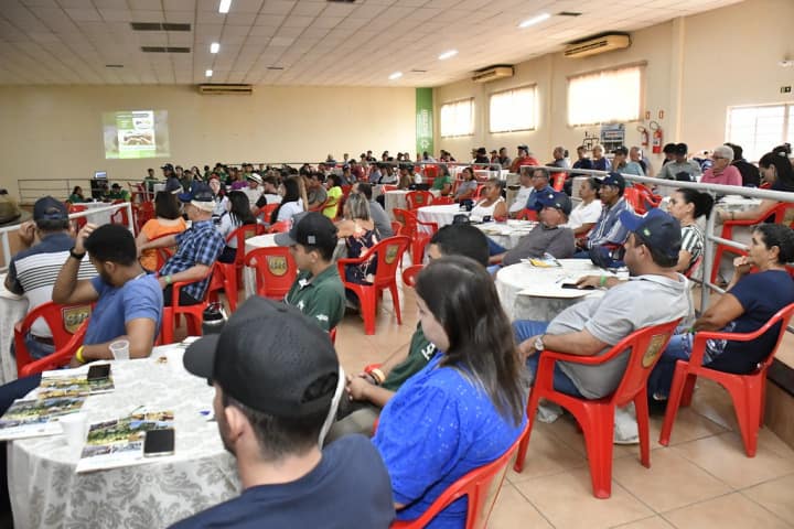 Seminário reúne técnicos e profissionais do setor agrícola na Sociedade Rural de Umuarama