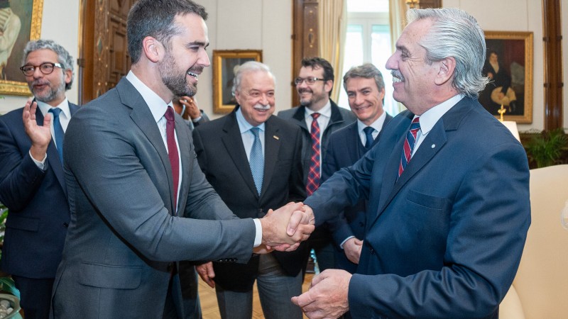 Governador se reúne com o presidente da Argentina para discutir sobre gasoduto de Vaca Muerta e integração regional