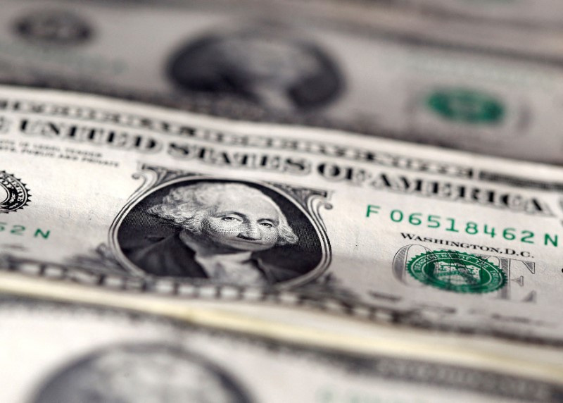 Dólar à vista cai com fluxo de recursos, na contramão do exterior