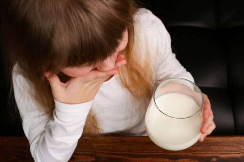 Crianças com alergia à proteína do leite de vaca; saiba o que fazer