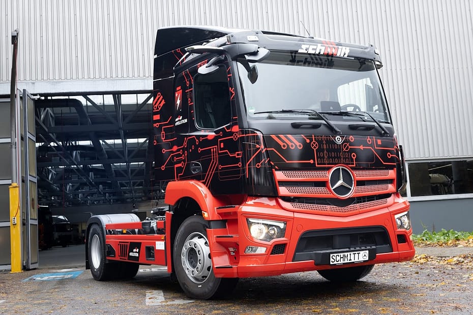 Mercedes-Benz entrega o primeiro cavalo mecânico eActros 300 na Alemanha